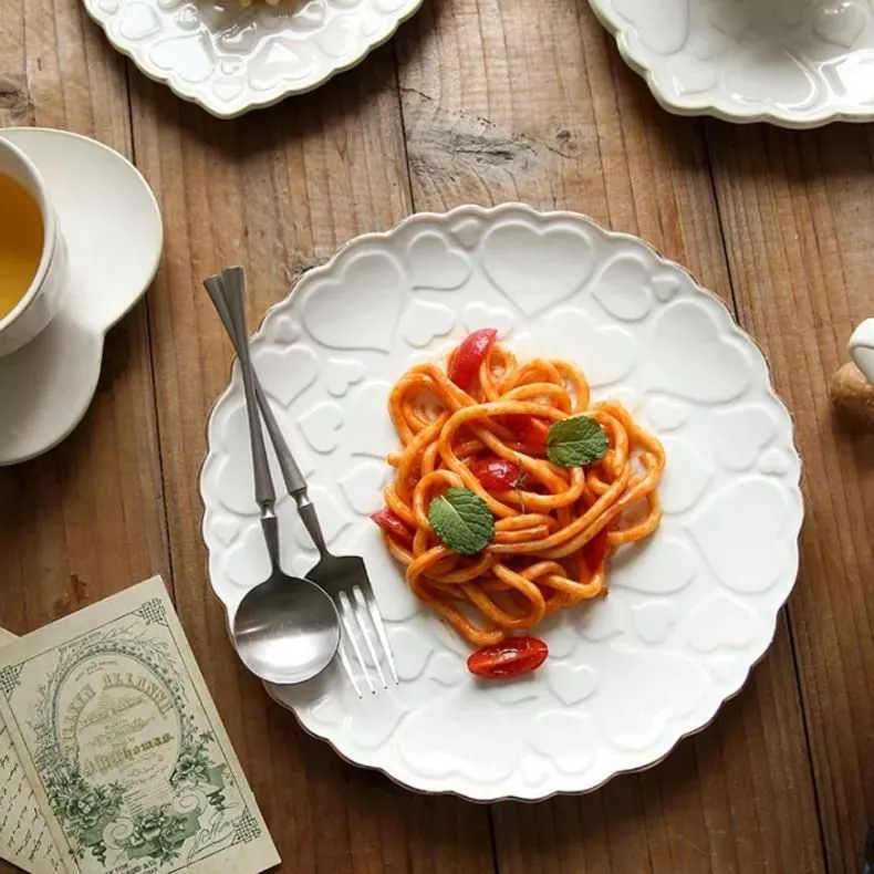 Heart-Shaped Ceramic Plate for Western Cuisine