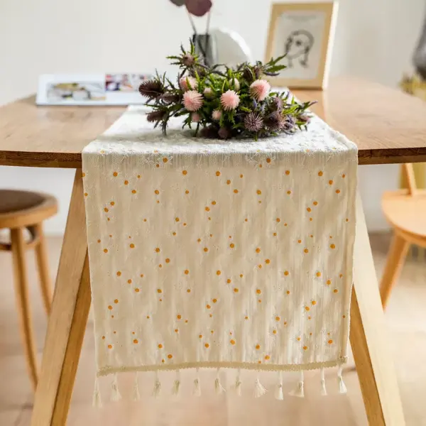 111883-ce98cf.webp Elegant Daisy Tassel Table Runner