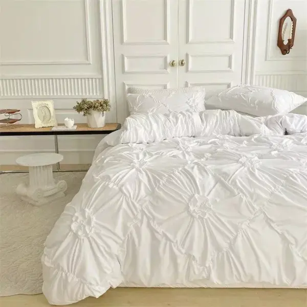 112338-013479.webp Luxury 3D Twist Flower Bedding Set