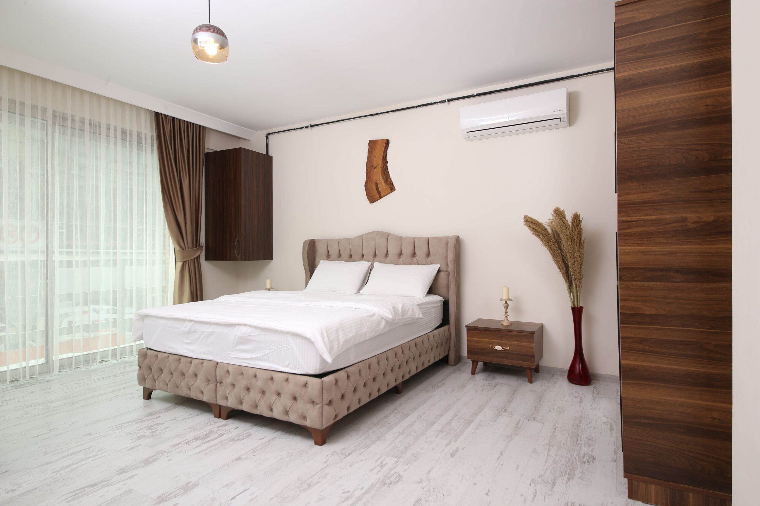 Bedroom_and_Sleep 13-Color Changing Night Light with RGB Remote Control