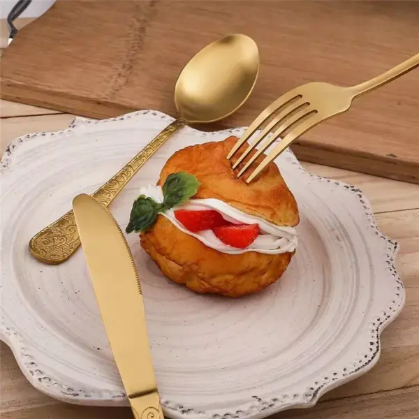 111763-60bc8e.webp Best 24 Piece Elegant Golden Cutlery Set
